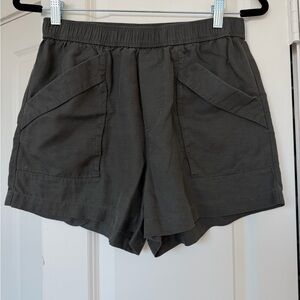 Vuori Women's Dark Gray Cargo Shorts